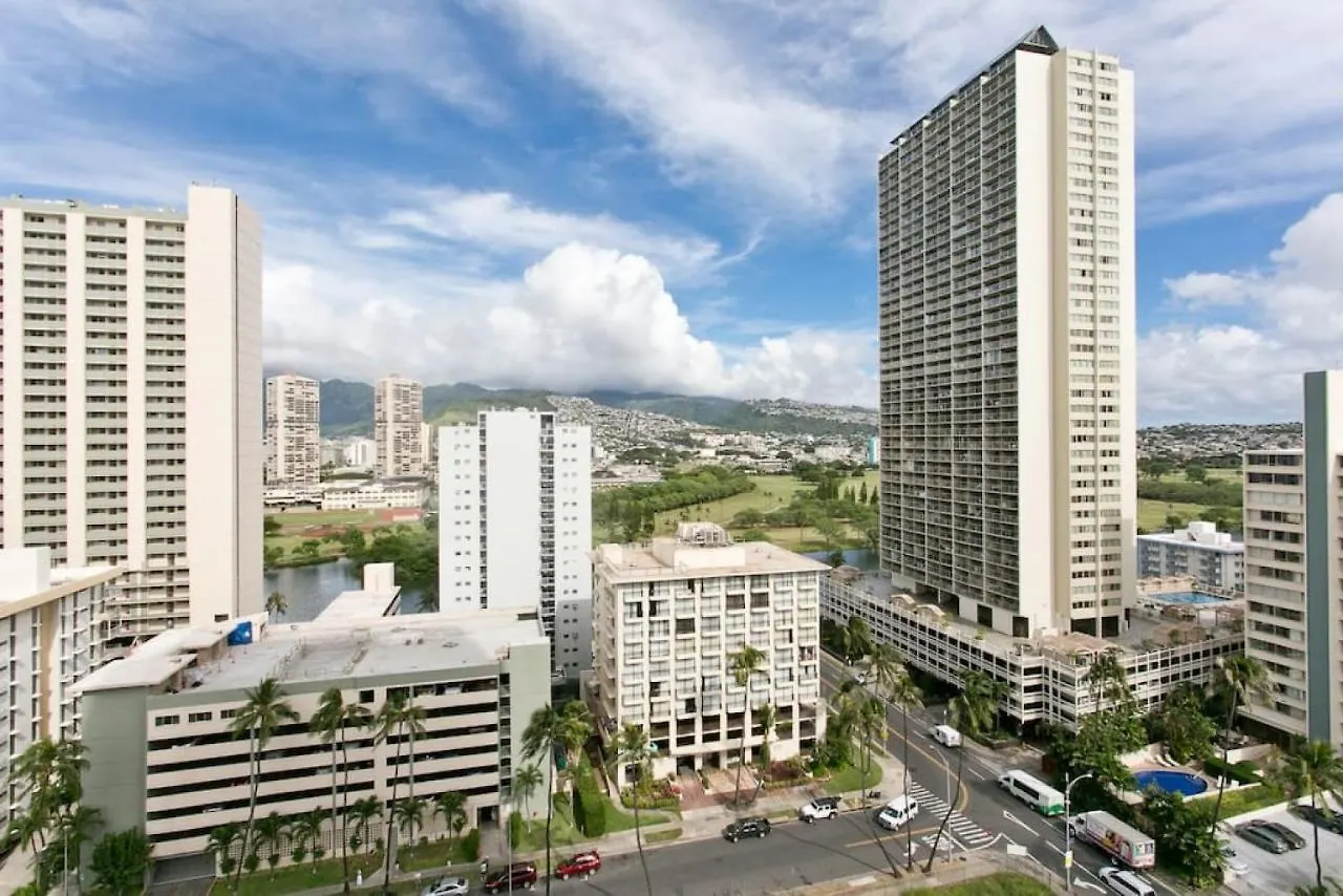 Royal Kuhio 1704 - Spacious Studio With Stunning Mountain Views In The Heart Of Waikiki! Honolulu